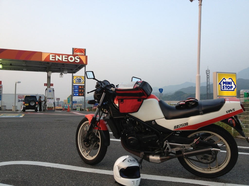 YZF-R25に磁石のタンクバックが使えない！ | Ride Agogo (毎週日曜 